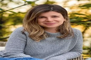 Photo of author Laura Dave